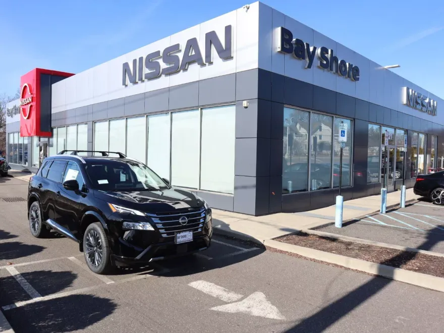2025 Nissan Rogue Platinum photo 1