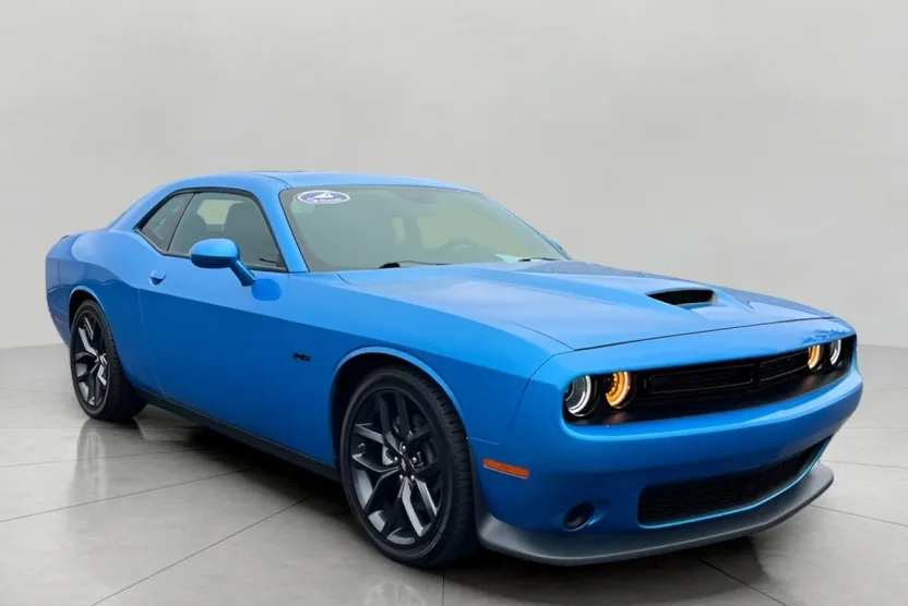 2023 Dodge Challenger R/T photo 1