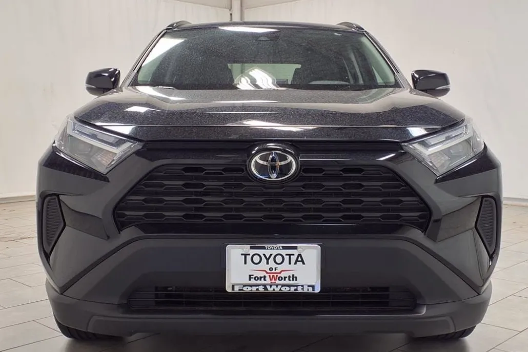 2023 Toyota RAV4 XLE photo 1