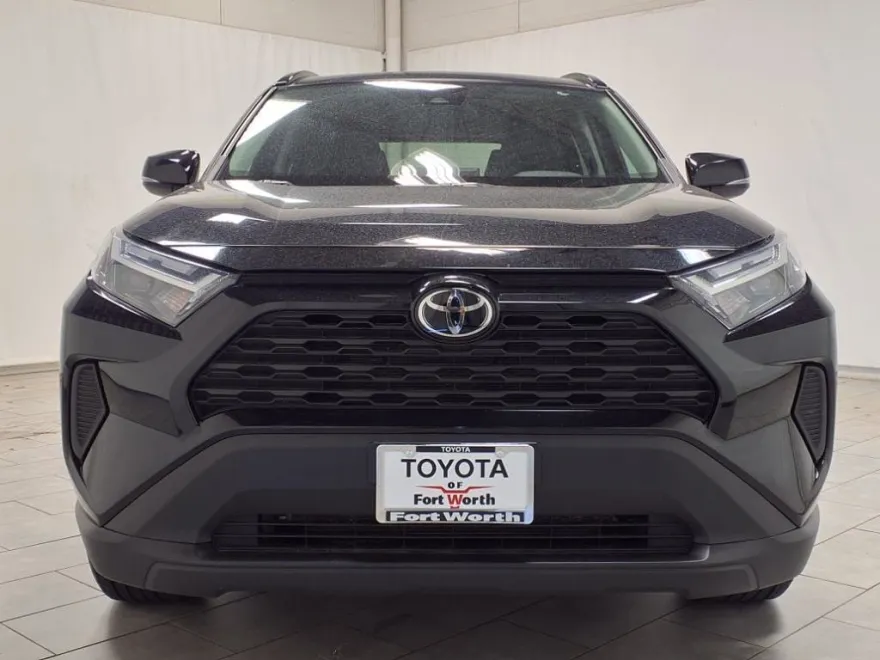 2023 Toyota RAV4 XLE photo 1
