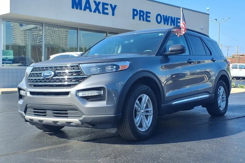 2022 Ford Explorer XLT photo 1