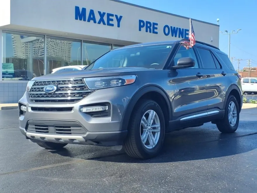2022 Ford Explorer XLT photo 1