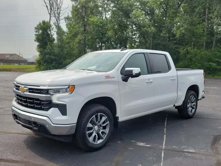 2026 Chevrolet Silverado 1500 LT photo 1