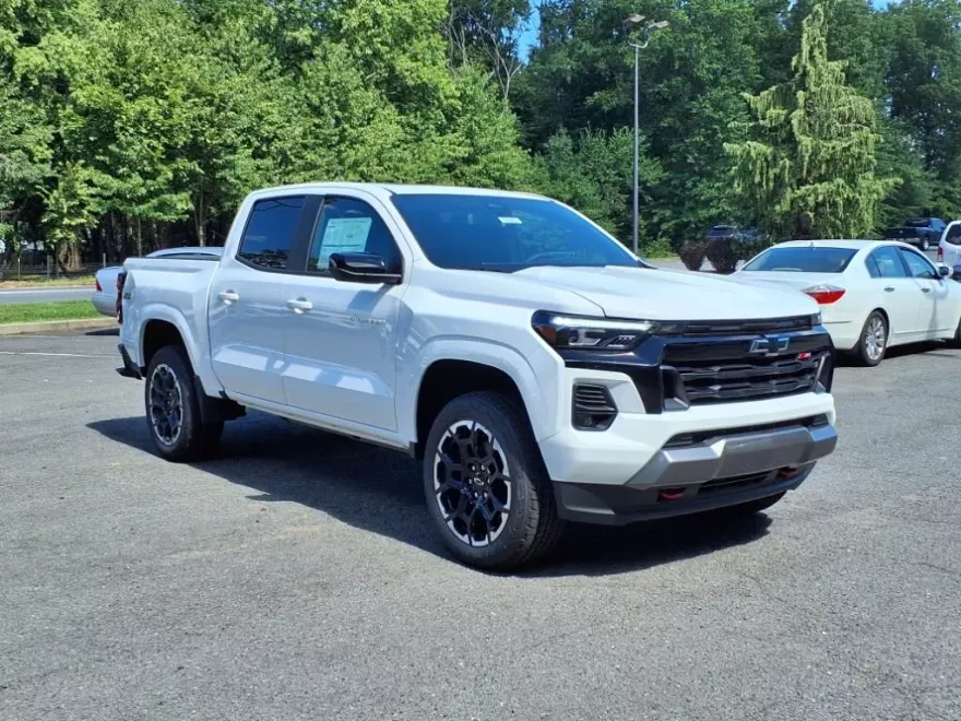 2026 Chevrolet Colorado Z71 photo 1