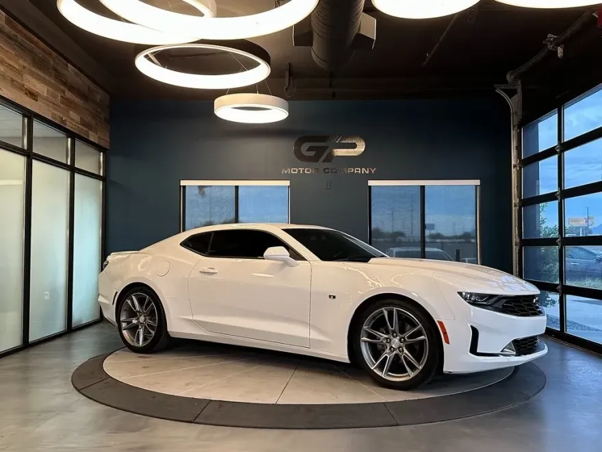 2019 Chevrolet Camaro 1LT photo 1