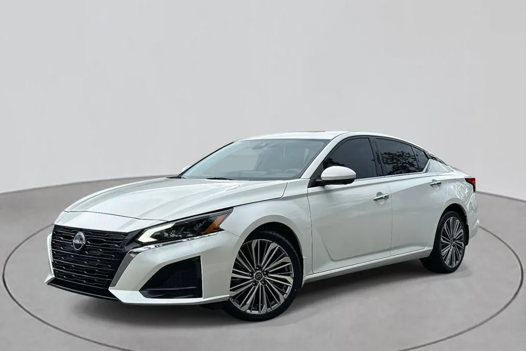2023 Nissan Altima 2.5 SL photo 1