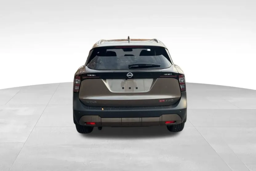 2025 Nissan Kicks SR photo 1