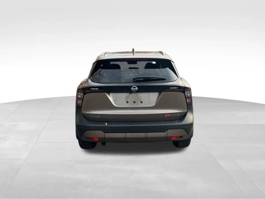 2025 Nissan Kicks SR photo 1