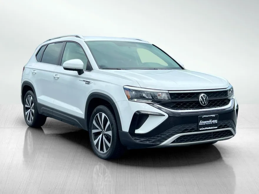 2022 Volkswagen Taos SE photo 1