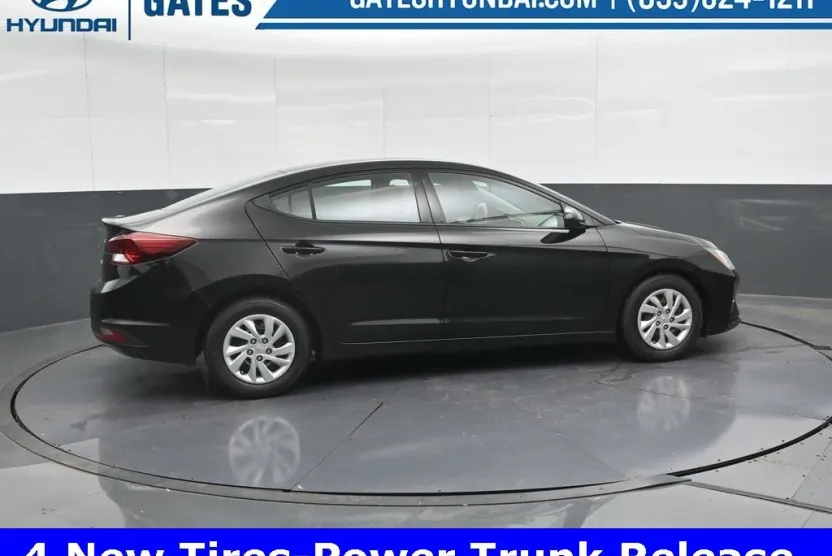2019 Hyundai Elantra SE photo 1