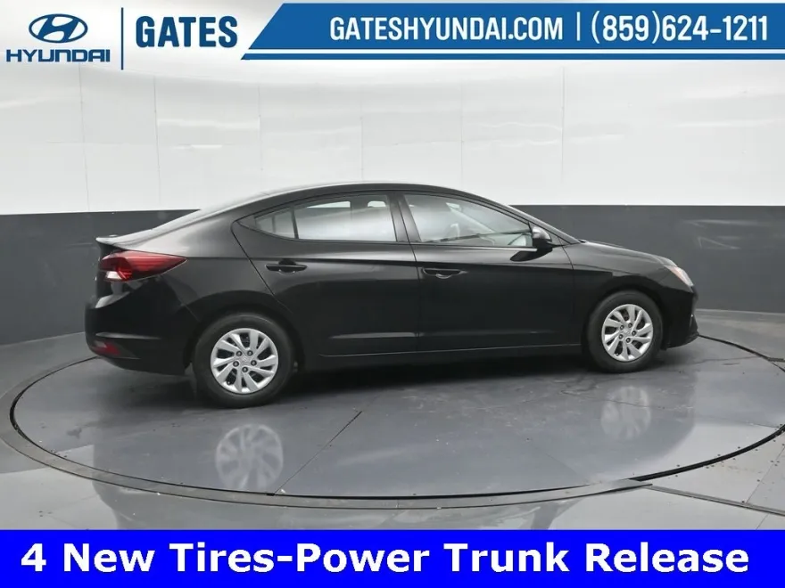 2019 Hyundai Elantra SE photo 1