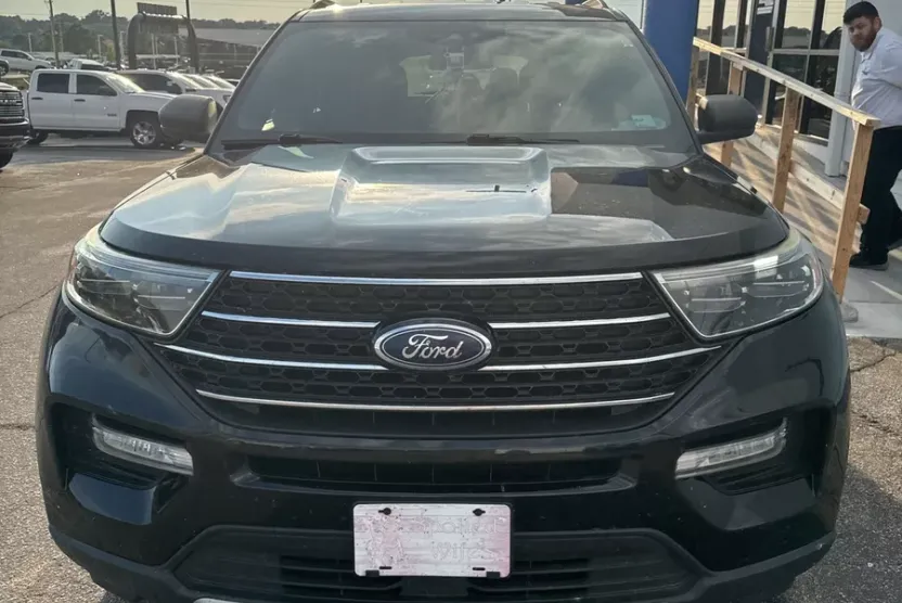2020 Ford Explorer XLT photo 1
