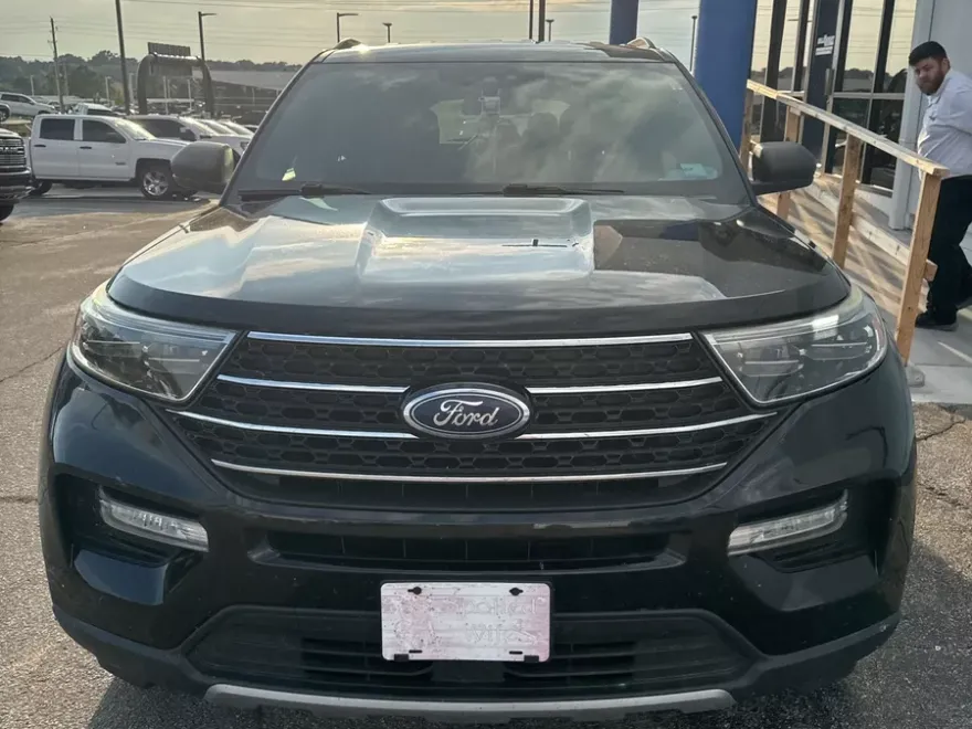 2020 Ford Explorer XLT photo 1