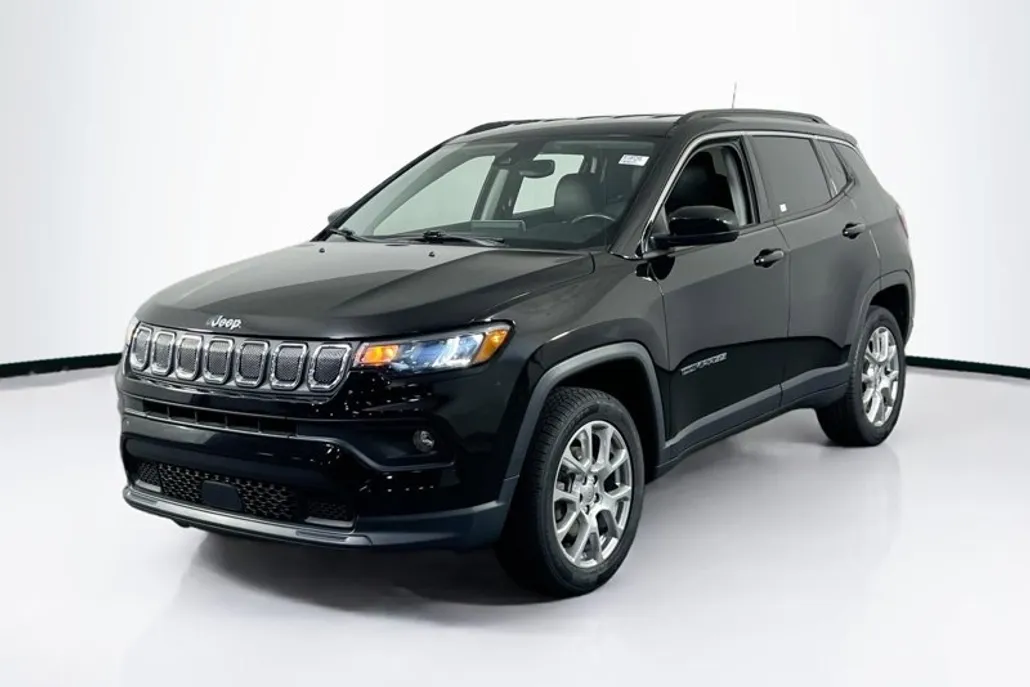 2022 Jeep Compass Latitude Lux photo 1