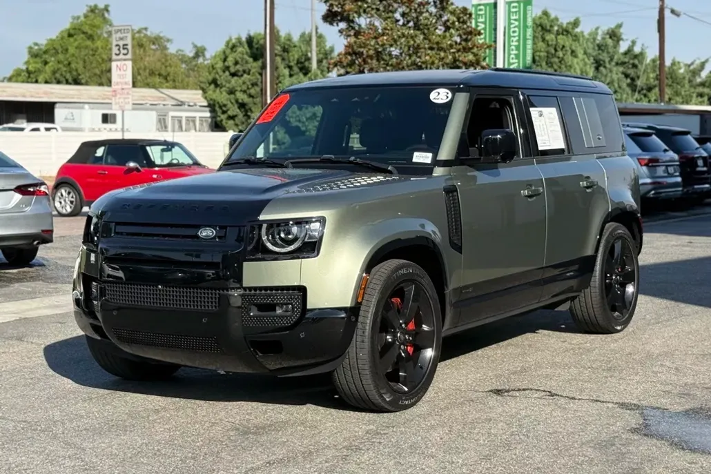 2023 Land Rover Defender 110 photo 1