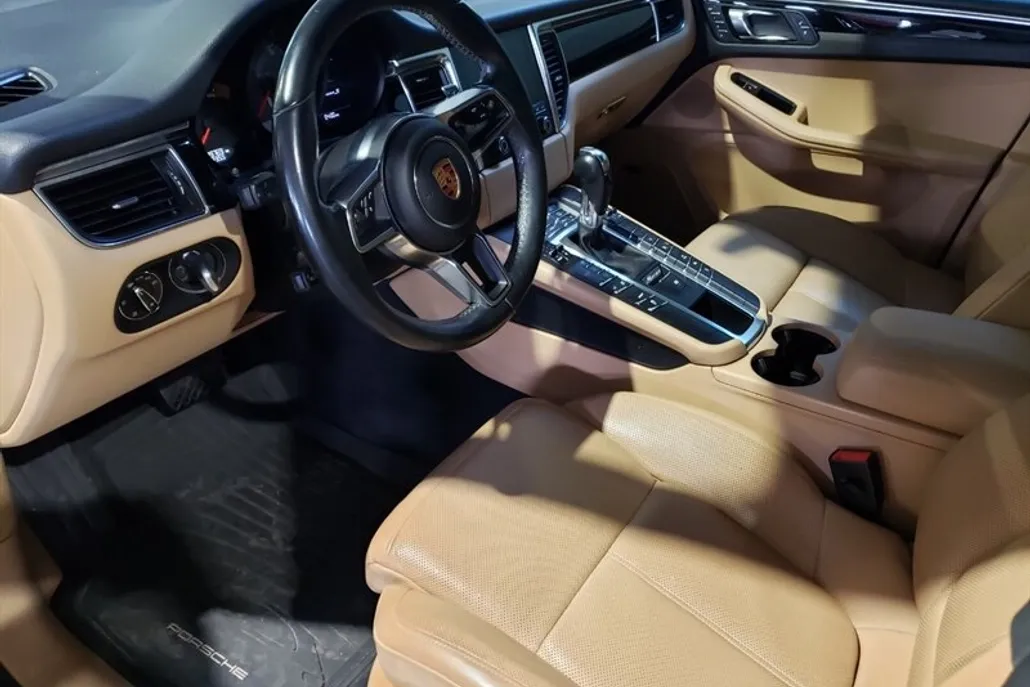 2017 Porsche Macan S photo 1