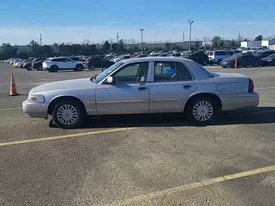 2008 Mercury Grand Marquis LS photo 1