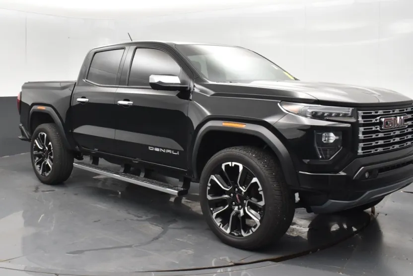 2024 Gmc Canyon Denali photo 1