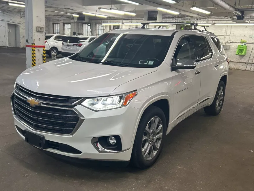 2021 Chevrolet Traverse Premier photo 1