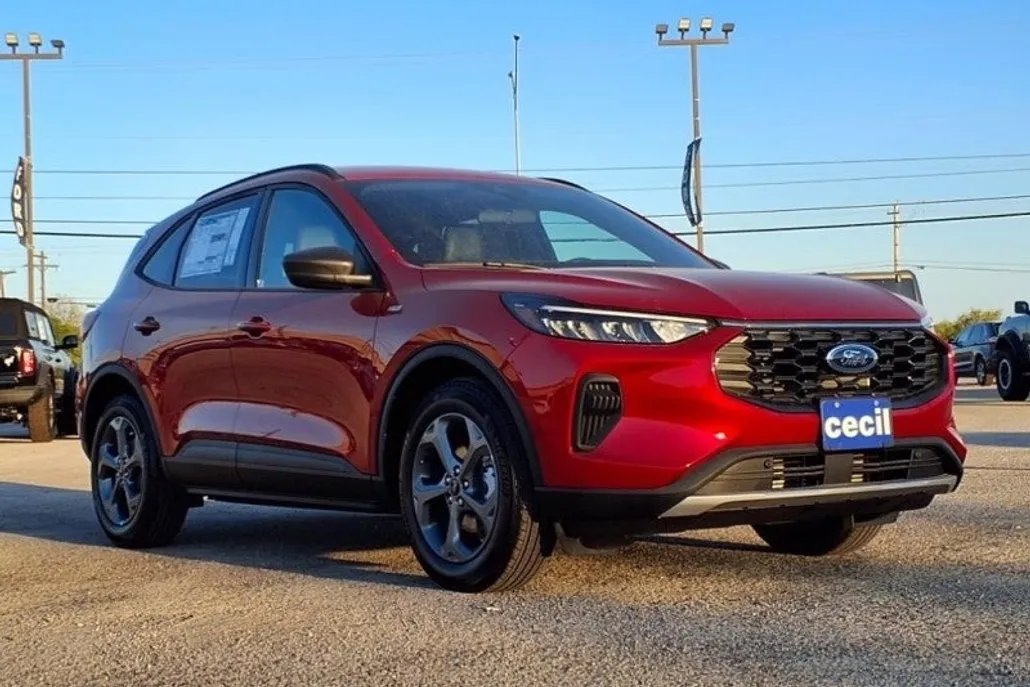 2025 Ford Escape ST-Line photo 1