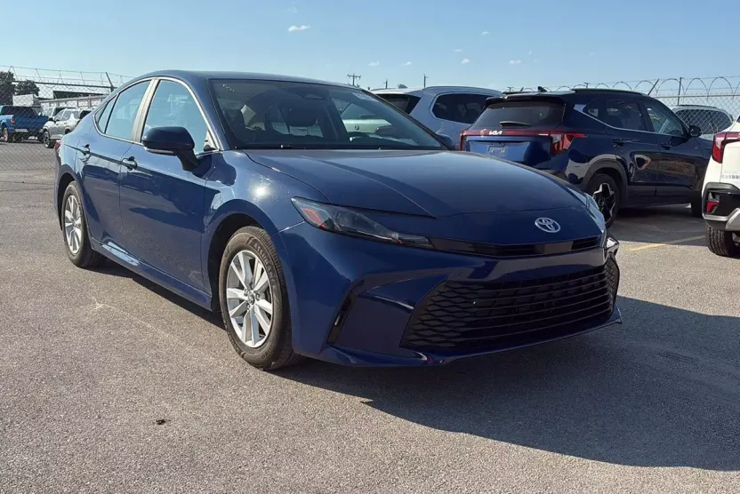 2025 Toyota Camry LE photo 1
