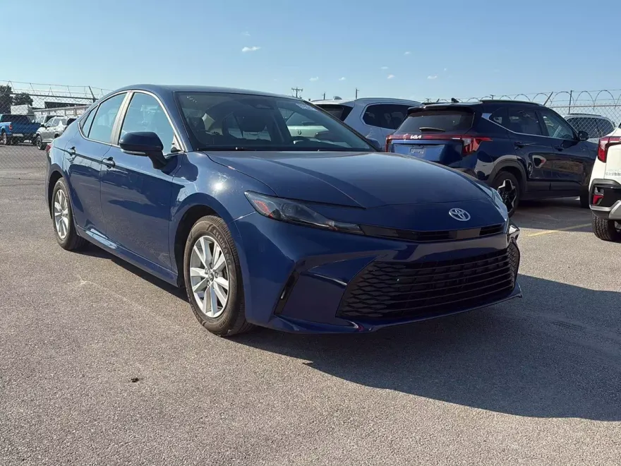 2025 Toyota Camry LE photo 1