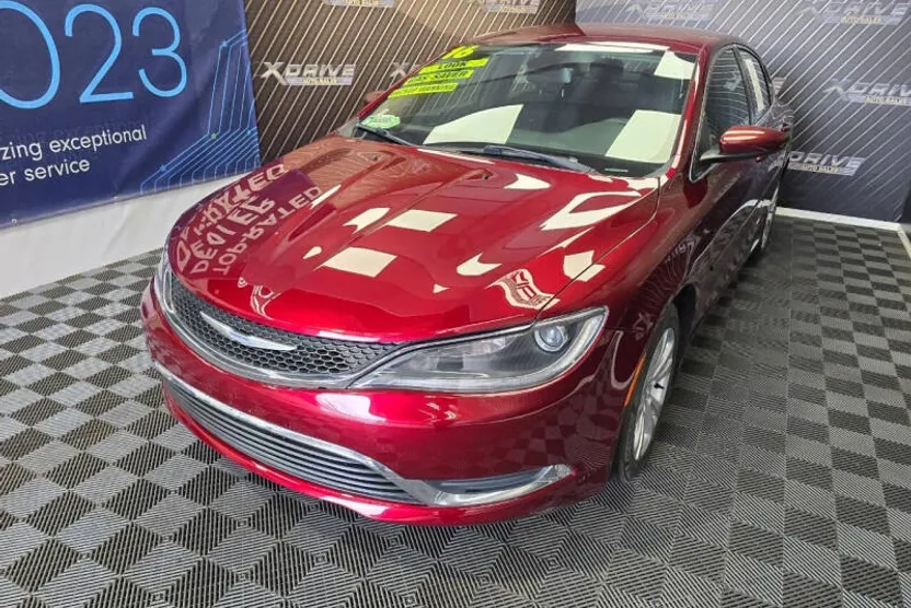 2016 Chrysler 200 Limited photo 1
