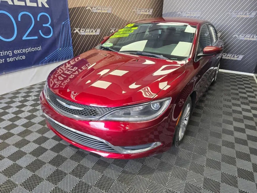 2016 Chrysler 200 Limited photo 1