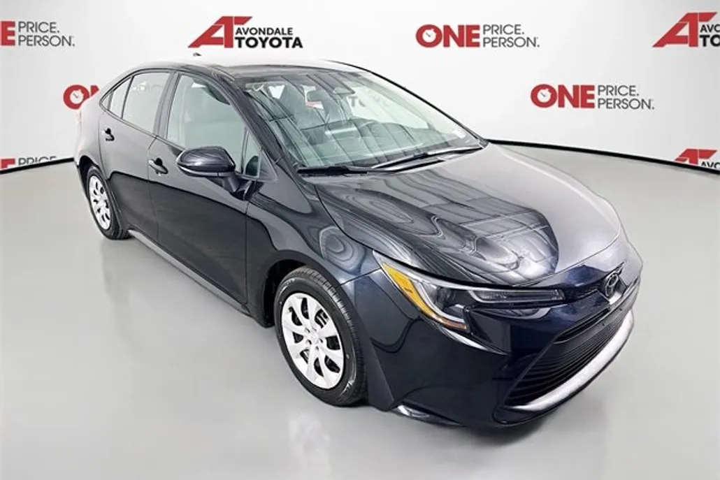2024 Toyota Corolla LE photo 1