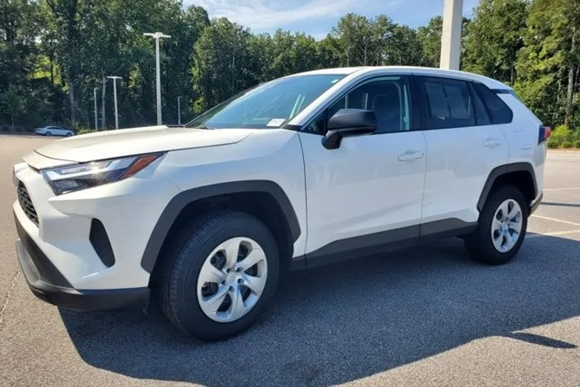 2024 Toyota RAV4 LE photo 1