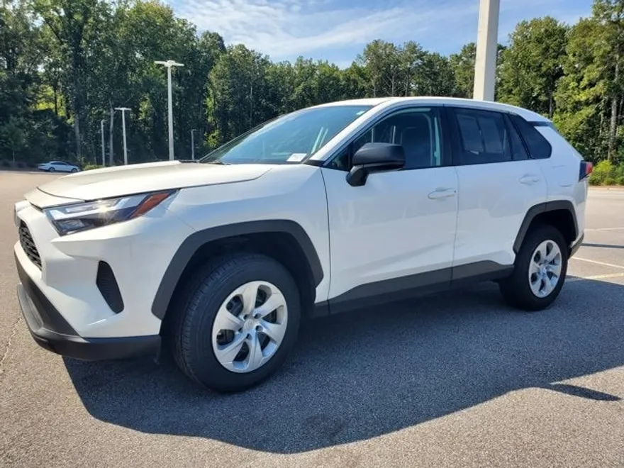 2024 Toyota RAV4 LE photo 1