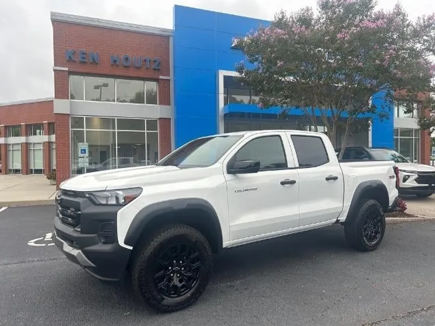 2026 Chevrolet Colorado Trail Boss photo 1