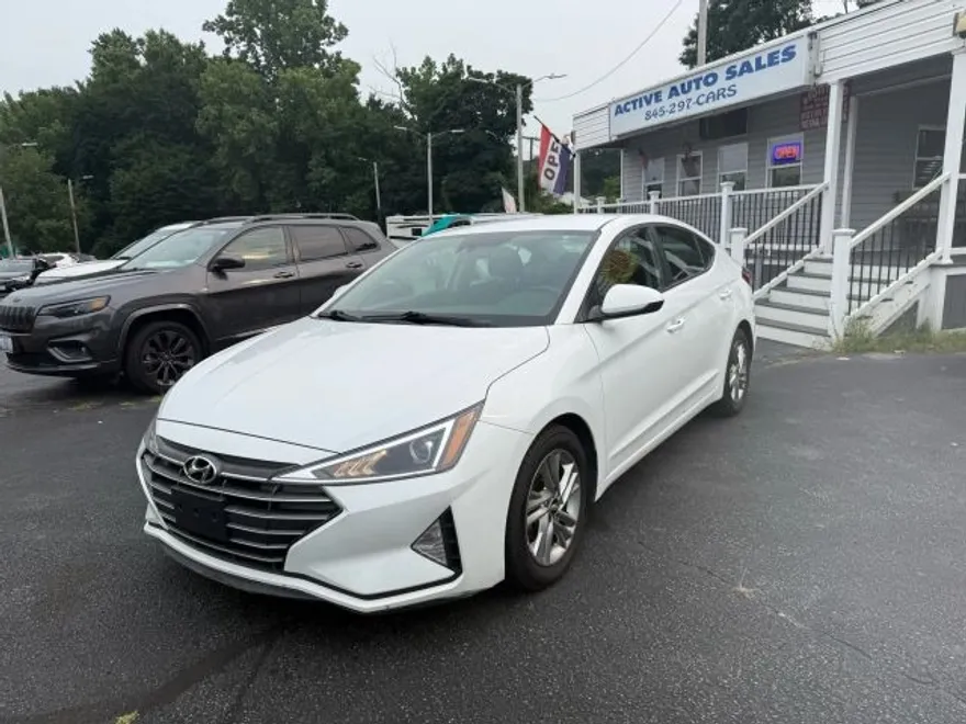 2020 Hyundai Elantra SEL photo 1