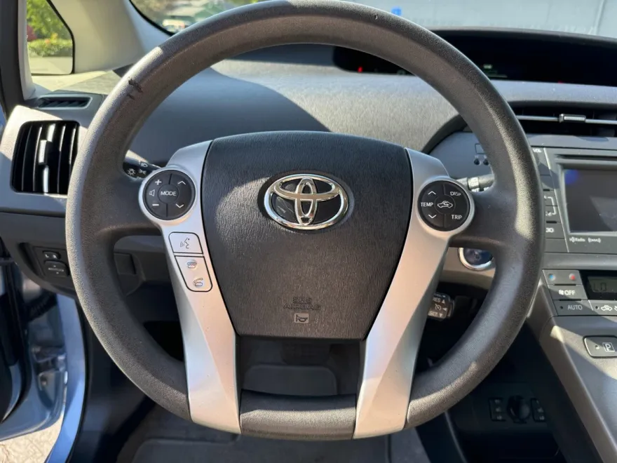 2015 Toyota Prius Plug-in Hybrid Advanced photo 19