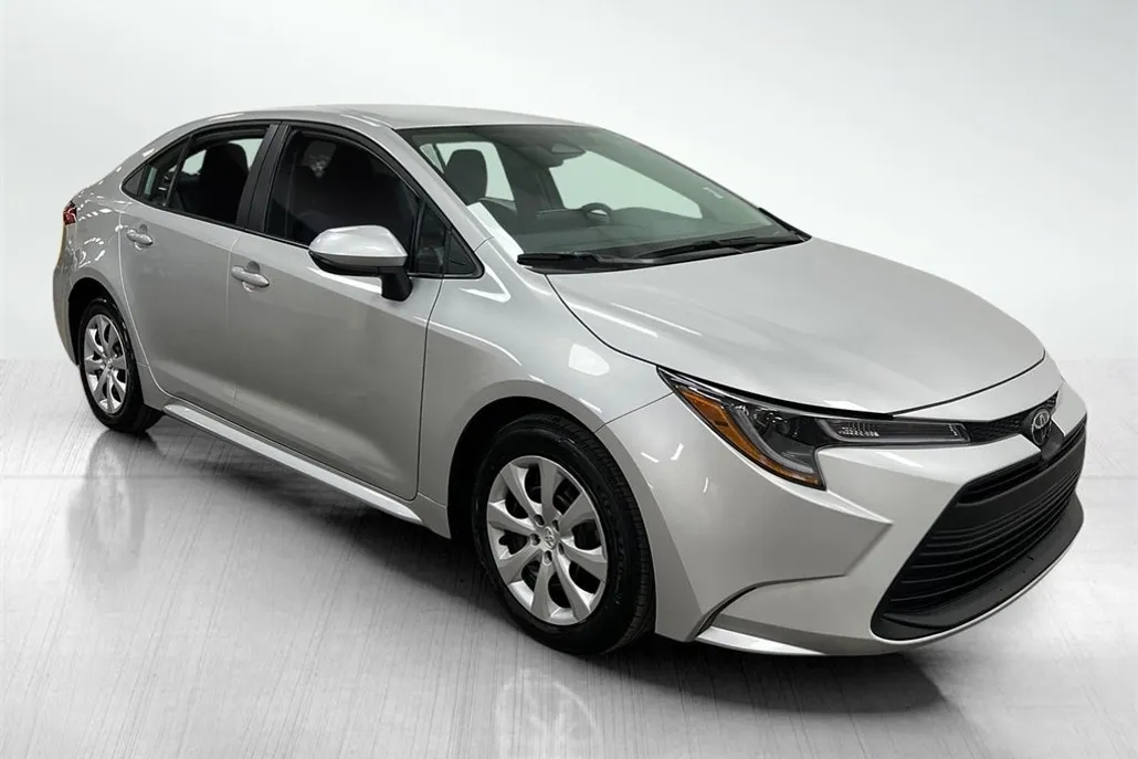 2025 Toyota Corolla LE photo 1