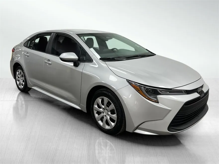 2025 Toyota Corolla LE photo 1