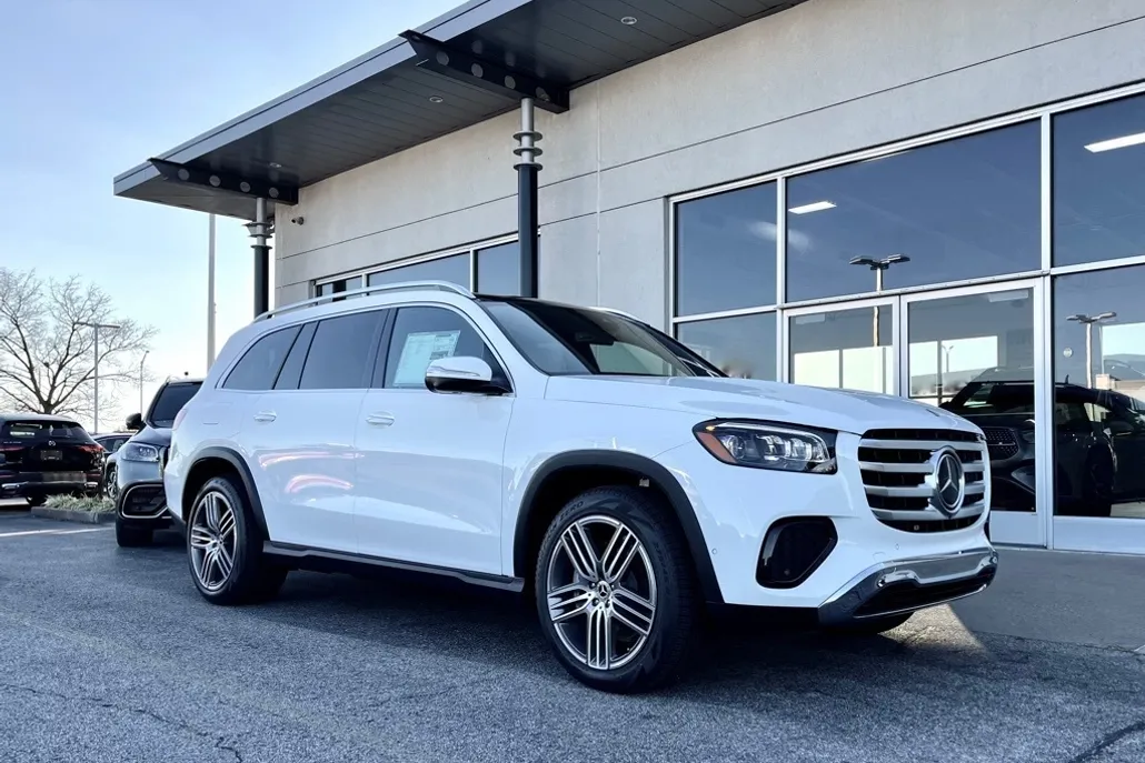 2024 Mercedes Benz GLS 450 4MATIC photo 1