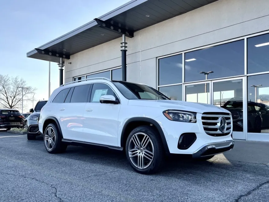 2024 Mercedes Benz GLS 450 4MATIC photo 1