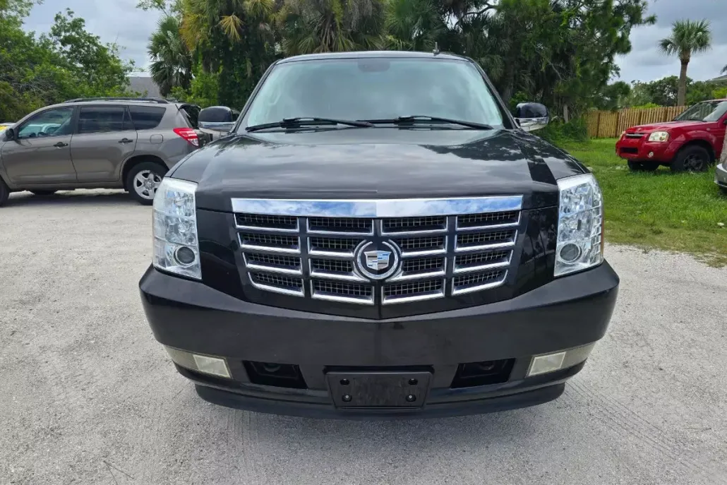 2008 Cadillac Escalade Luxury photo 1