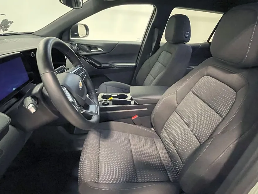 2026 Chevrolet Equinox LT photo 1