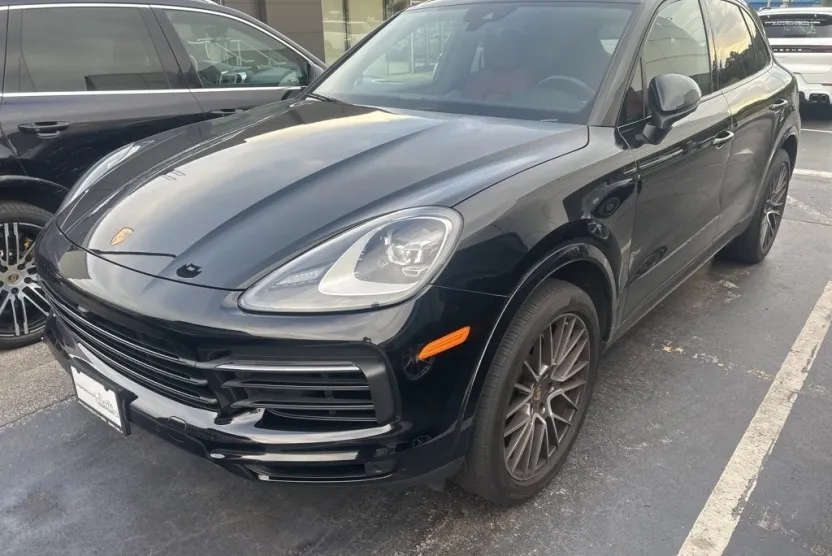 2022 Porsche Cayenne S photo 1