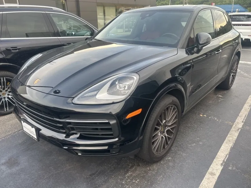 2022 Porsche Cayenne S photo 1
