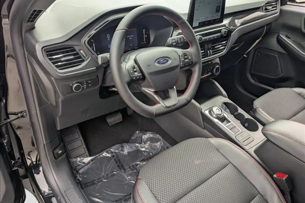 2026 Ford Escape ST-Line photo 1