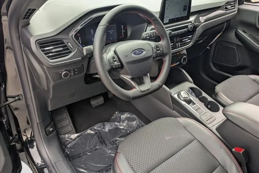 2026 Ford Escape ST-Line photo 1