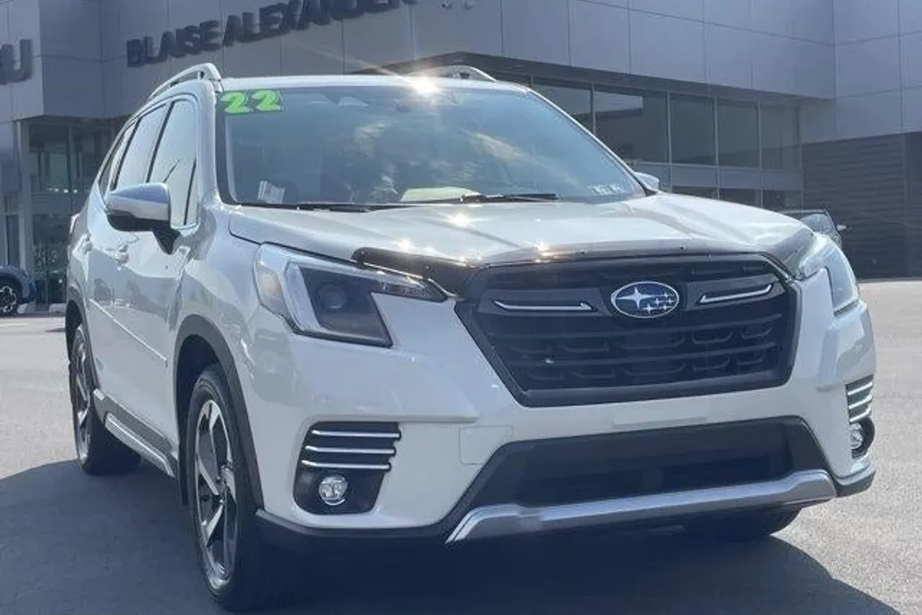 2022 Subaru Forester Touring photo 1