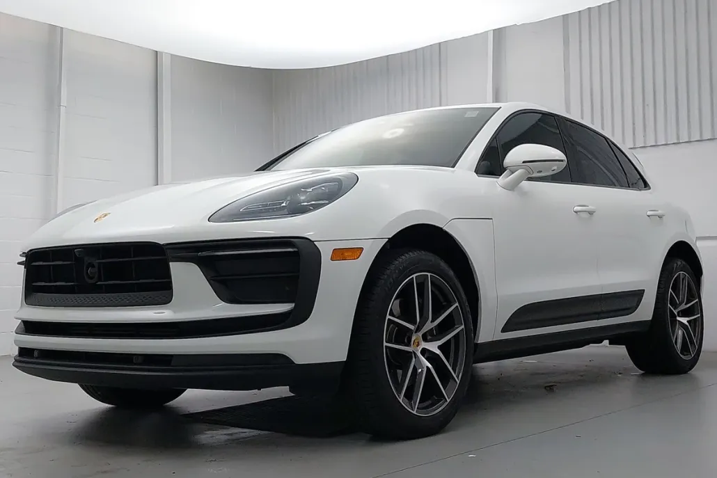 2024 Porsche Macan T photo 1