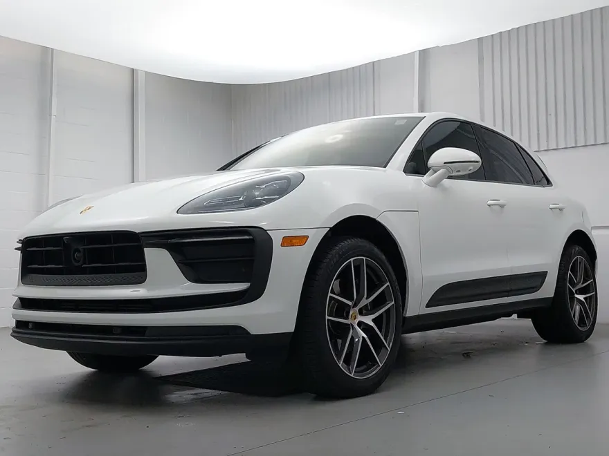 2024 Porsche Macan T photo 1
