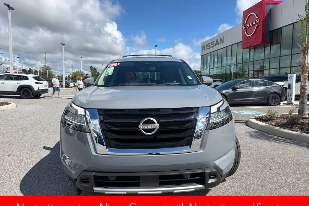 2024 Nissan Pathfinder Platinum photo 1