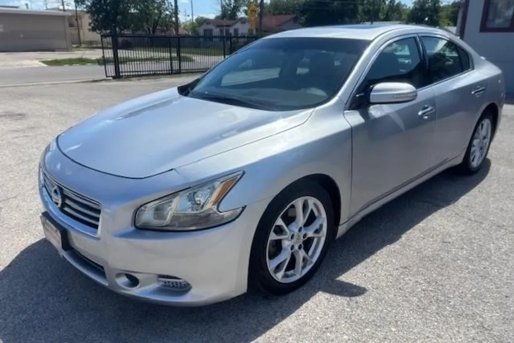 2014 Nissan Maxima SV photo 1