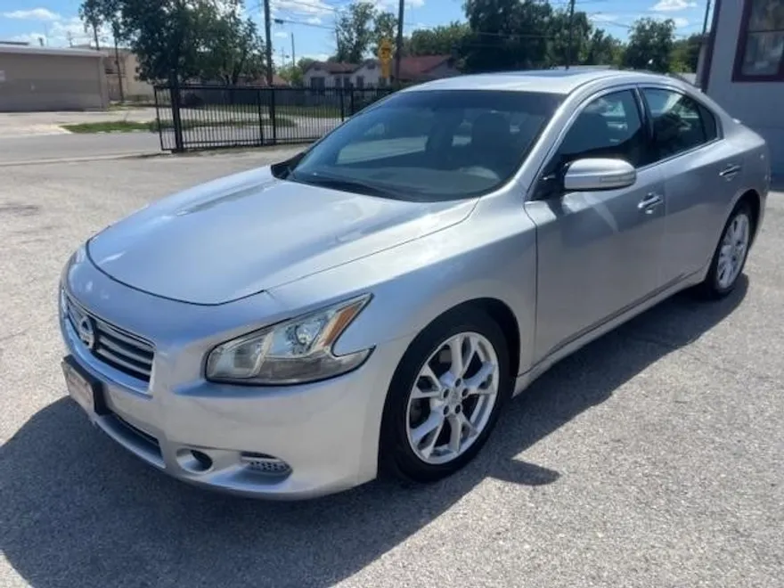 2014 Nissan Maxima SV photo 1